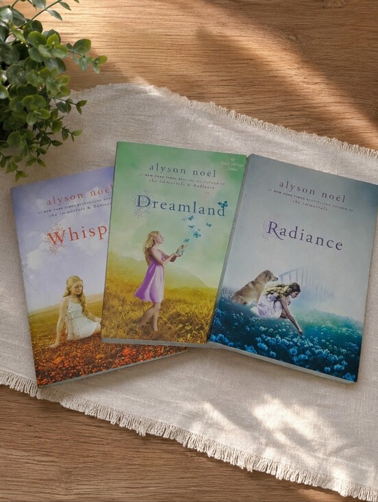 Alyson Noel Other - fantasy novel Riley Bloom book set by Alyson Noel